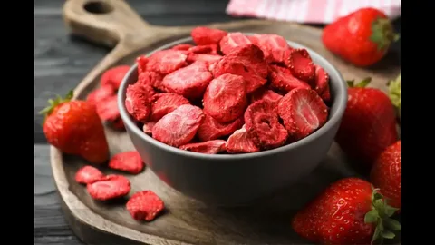 توت‌فرنگی خشک + خرید محصولی سالم و خوش‌طعم